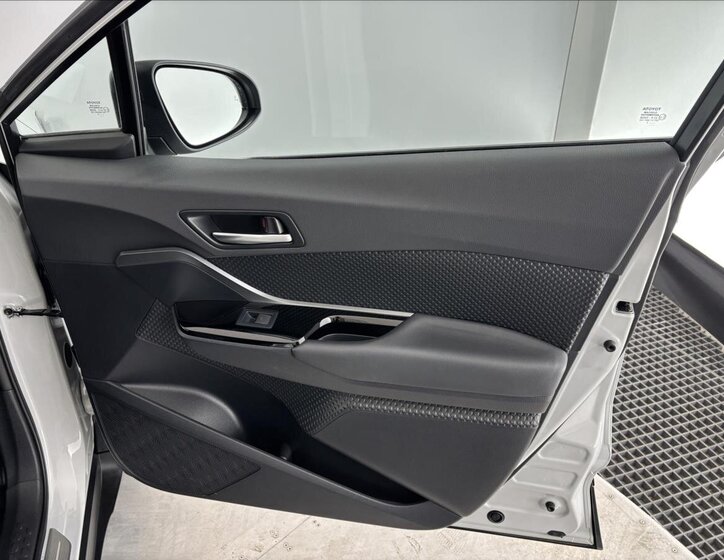 Toyota C-HR SUV 2,0 l 135 kw