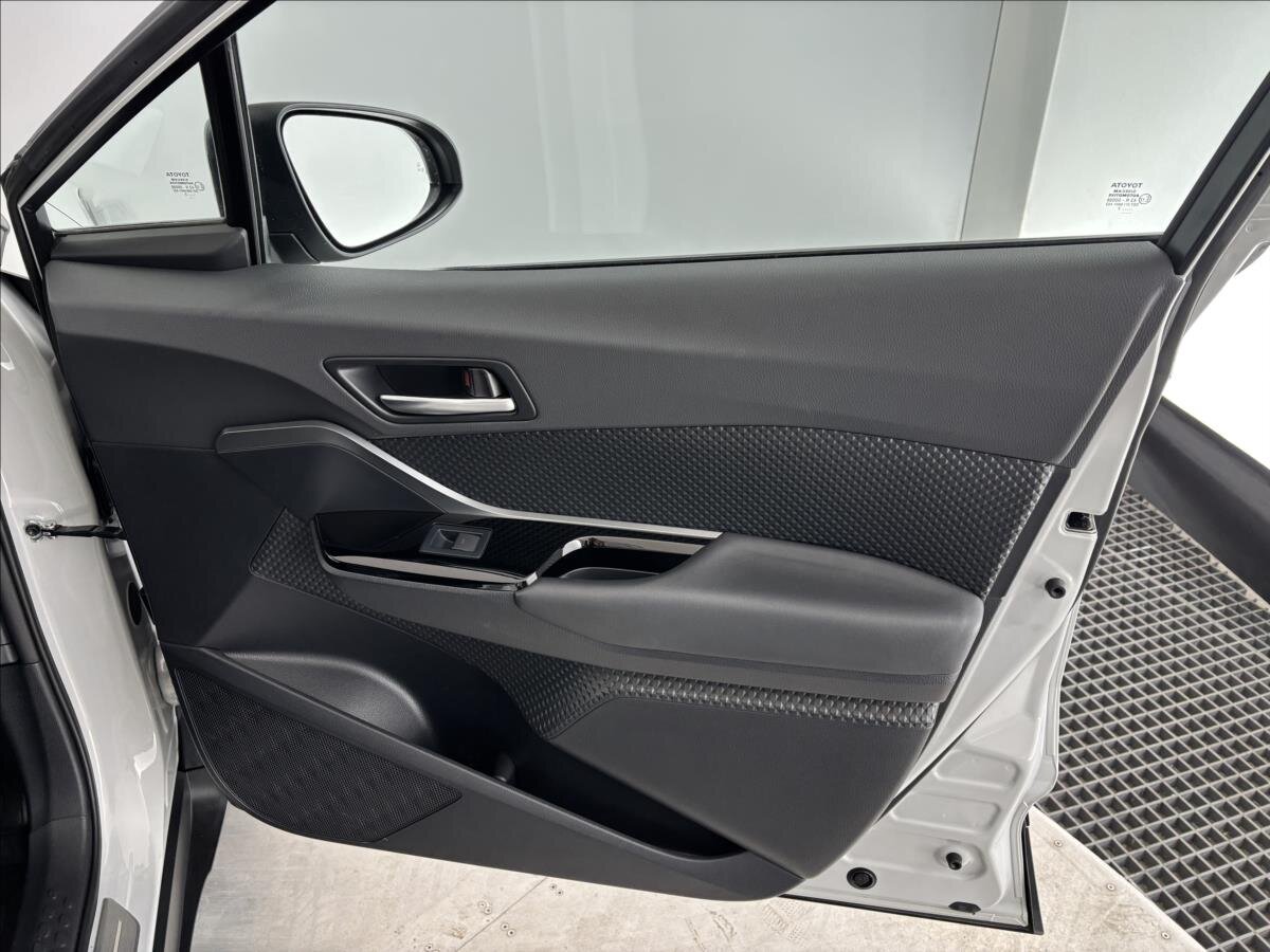Toyota C-HR SUV 2,0 l 135 kw