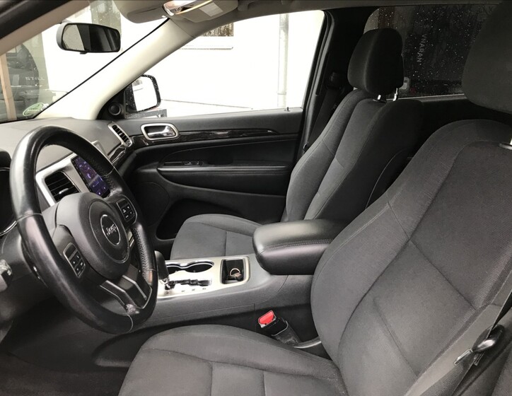 Jeep Grand Cherokee 8