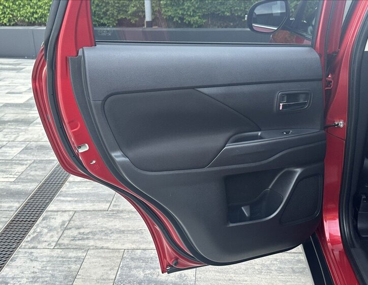 Mitsubishi Outlander SUV / Terénní 2,3 l 110 kw