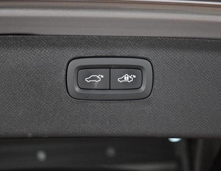 Volvo XC90 SUV / Terénní 2,0 l 228 kw