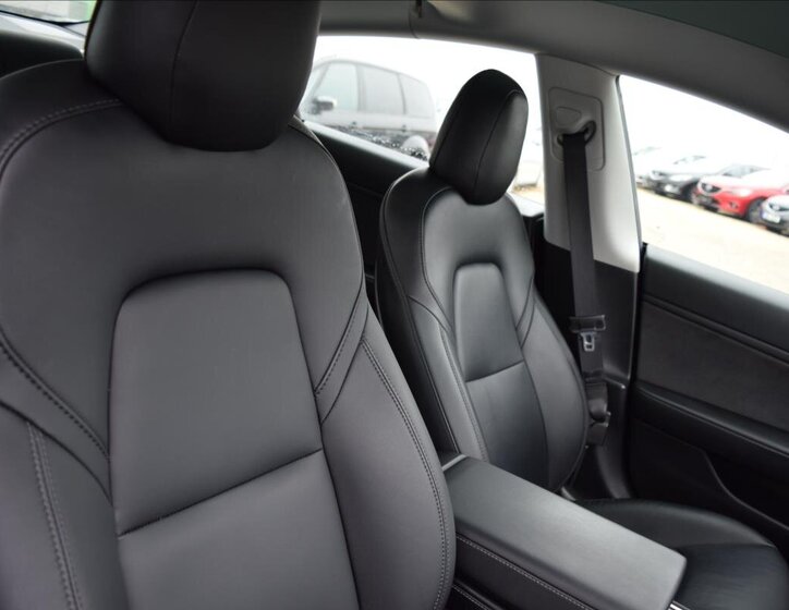 Tesla Model 3 Sedan 0,0 366 kw