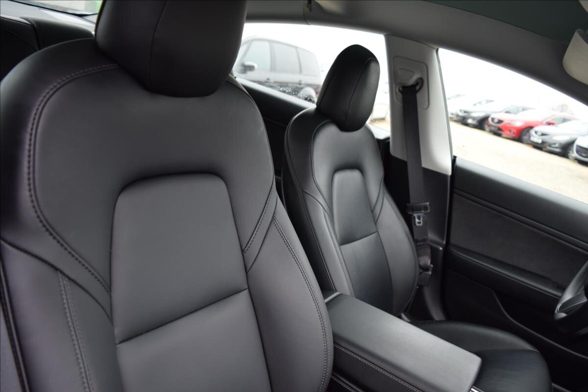 Tesla Model 3 Sedan 0,0 366 kw