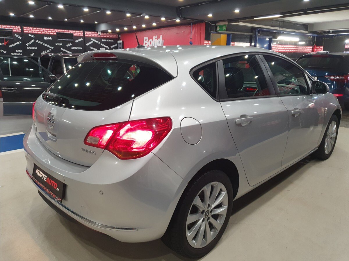 Opel Astra Hatchback 1,4 l 103 kw