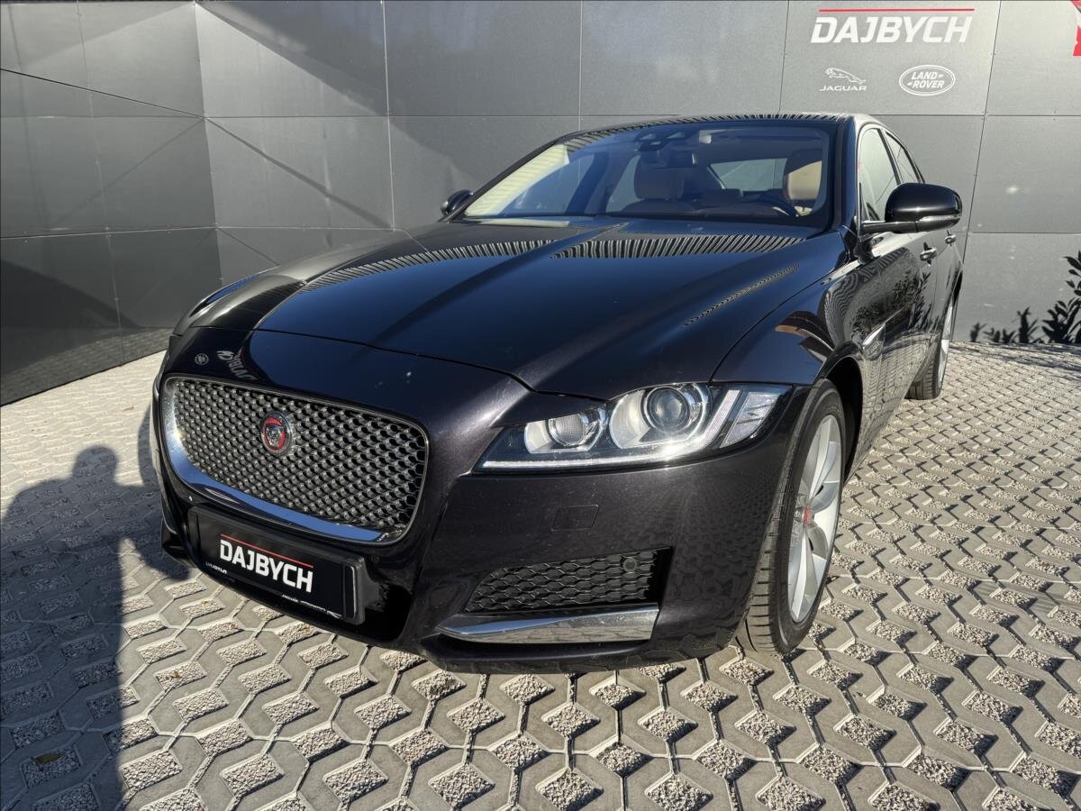 Jaguar XF Sedan / Limuzína 2,0 l 132 kw