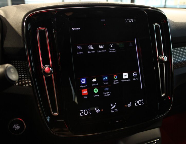 Volvo XC40 SUV / Terénní 2,0 l 140 kw