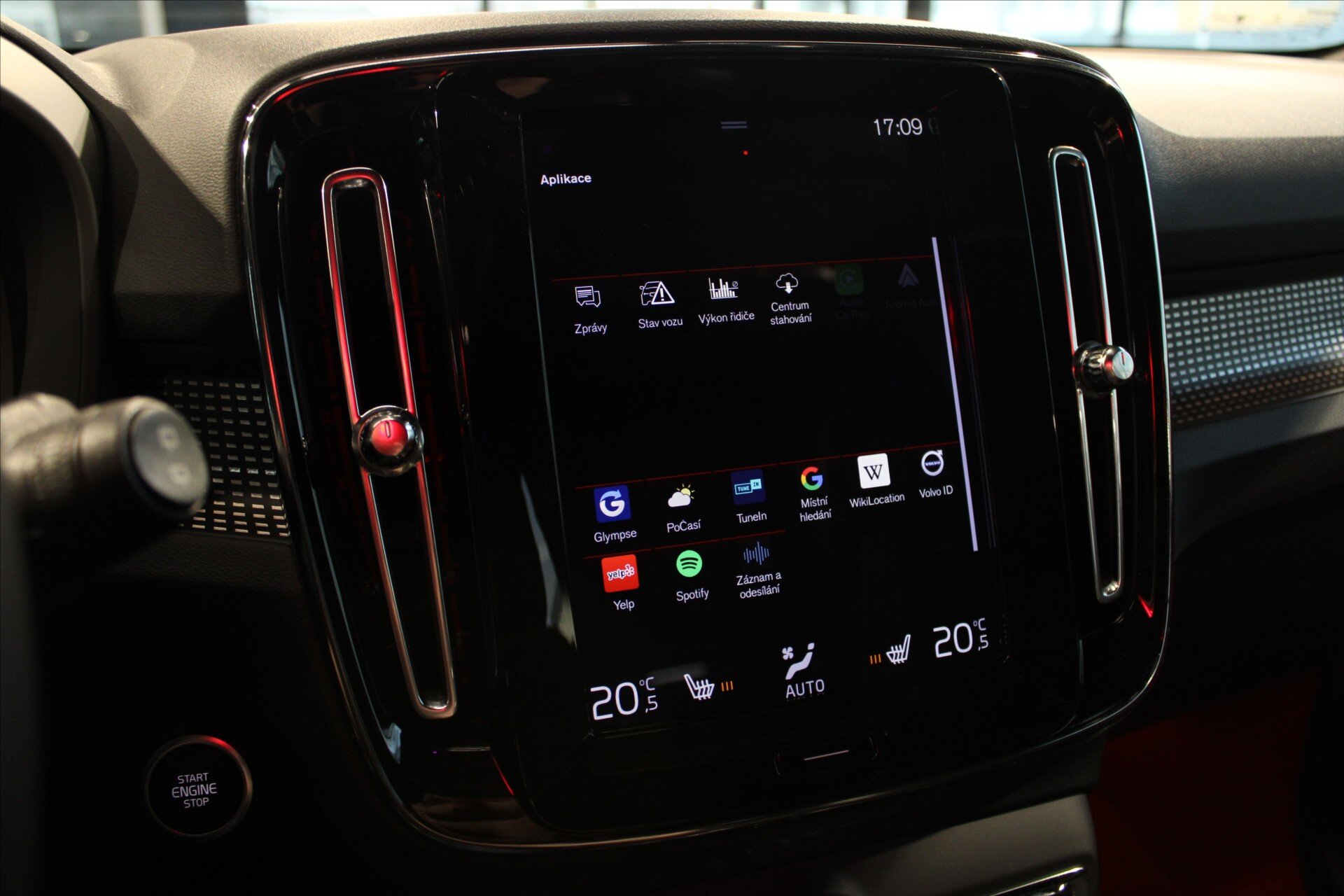 Volvo XC40 SUV / Terénní 2,0 l 140 kw