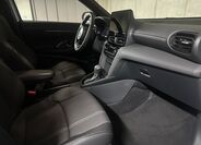 Toyota Yaris Cross 13