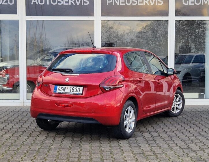 Peugeot 208 Hatchback 1,2 l 61 kw