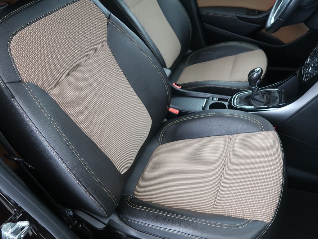 Opel Astra Sedan / Limuzína 1,6 l 100 kw