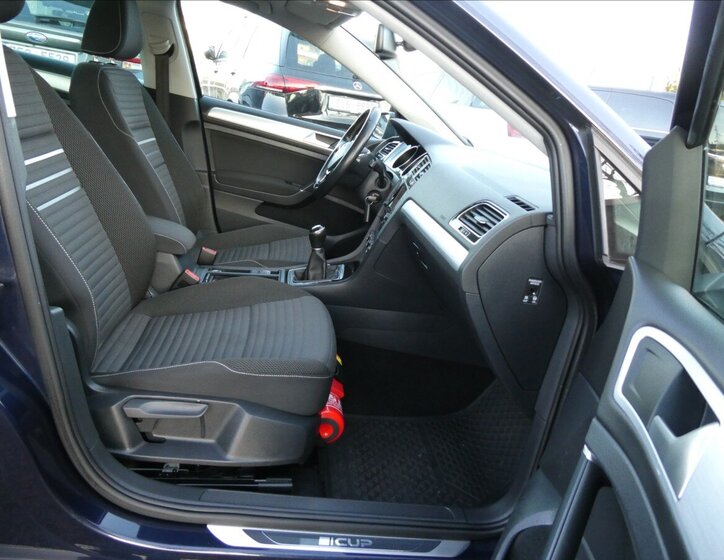 Volkswagen Golf Kombi 1,6 l 81 kw