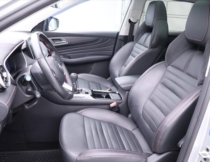 MG HS SUV / Terénní 1,5 l 119 kw