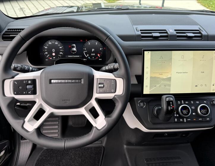 Land Rover Defender 16