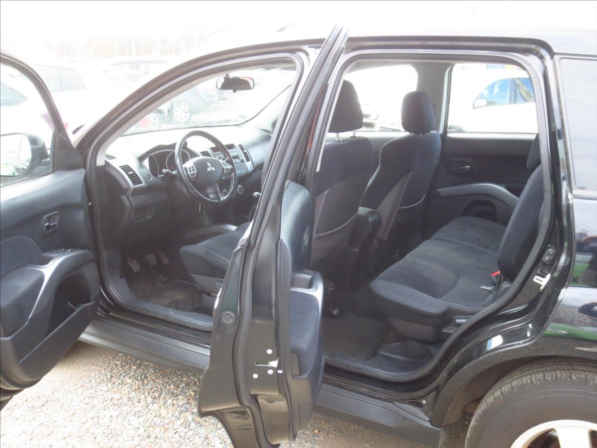 Mitsubishi Outlander SUV / Terénní 2,4 l 125 kw