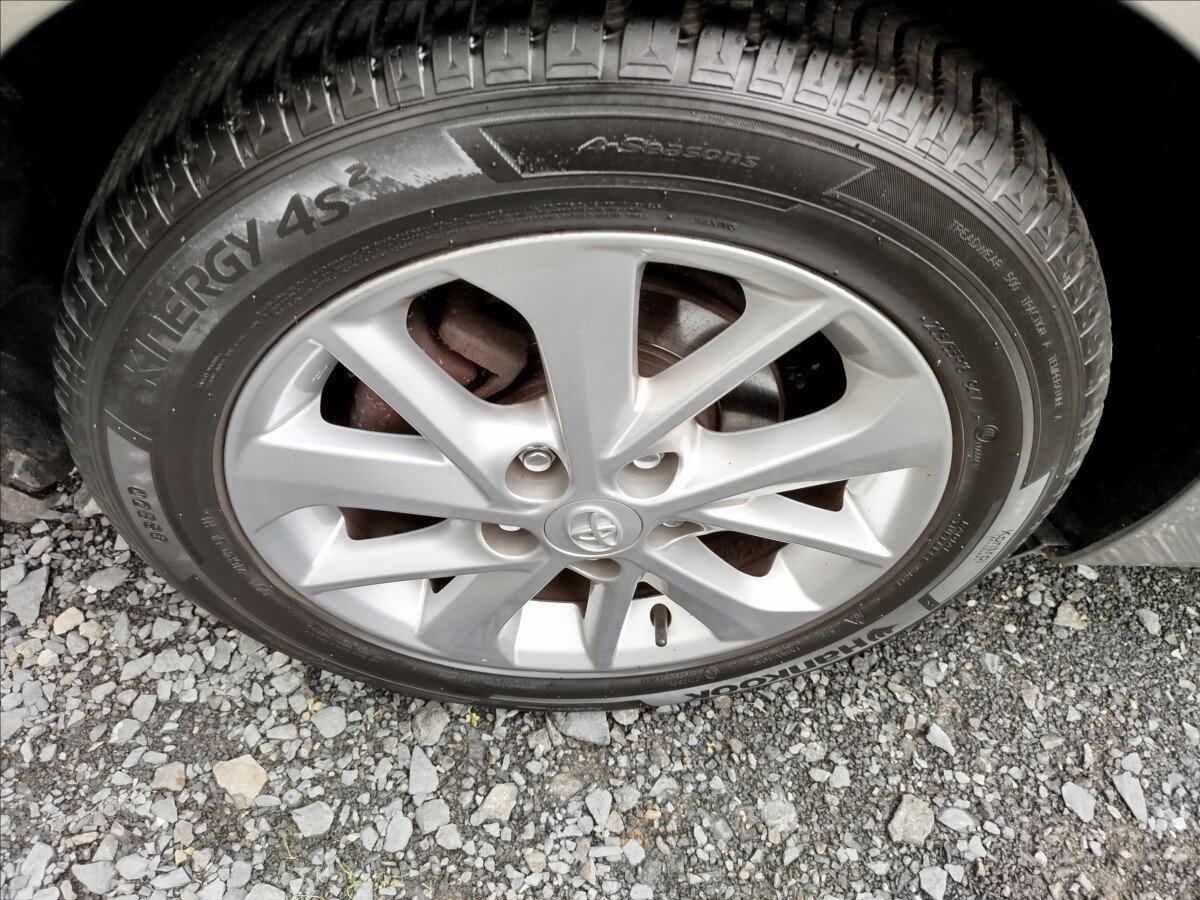 Toyota Auris Kombi 2,0 l 91 kw