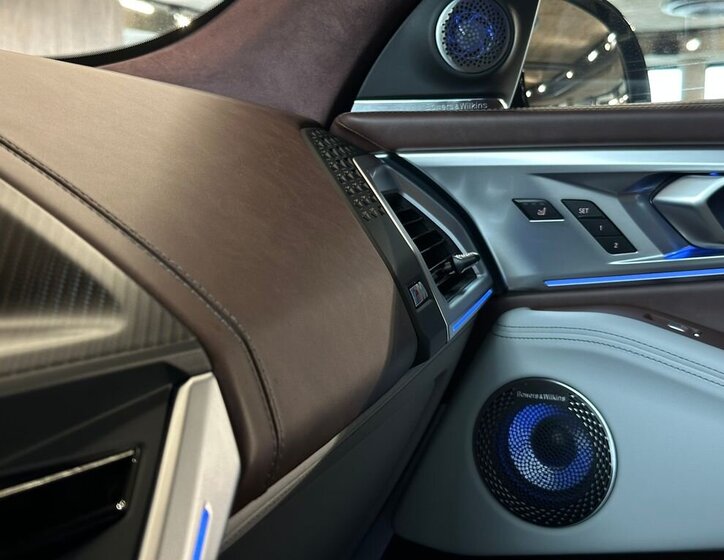 BMW XM SUV / Terénní 4,4 l 480 kw