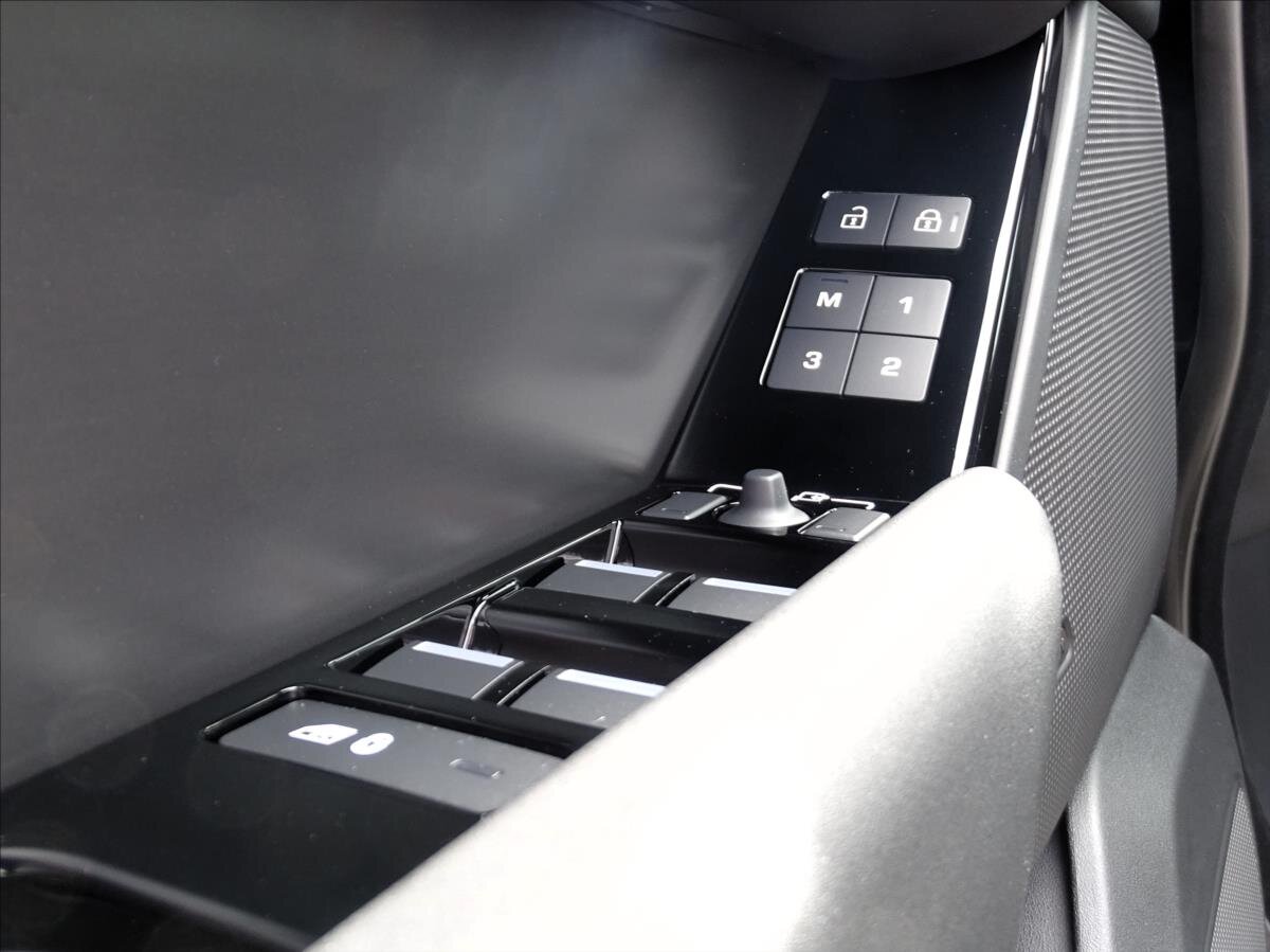 Land Rover Range Rover Velar SUV / Terénní 2,0 l 150 kw