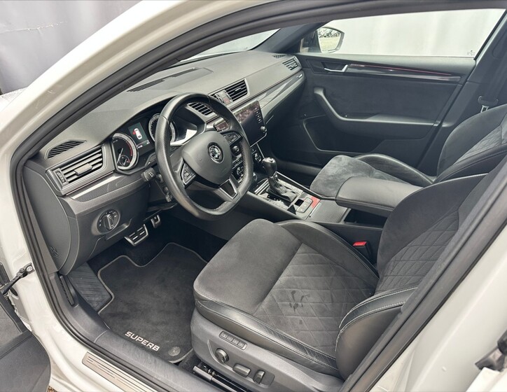 Škoda Superb 11