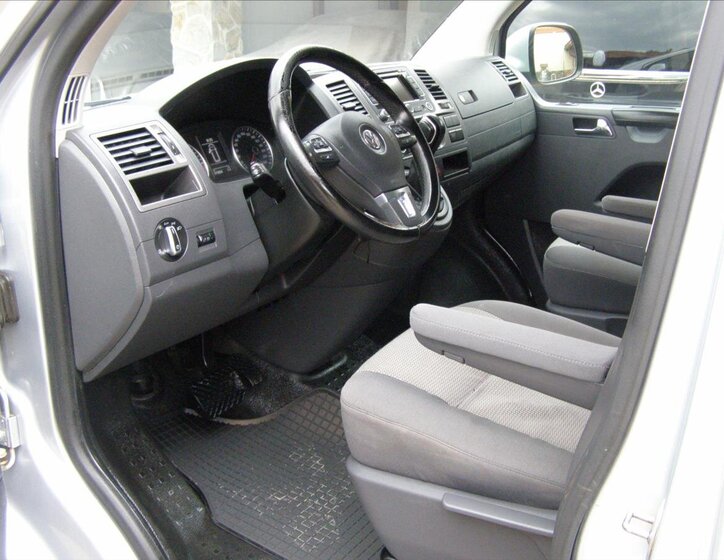 Volkswagen Caravelle MPV 2,0 l 103 kw