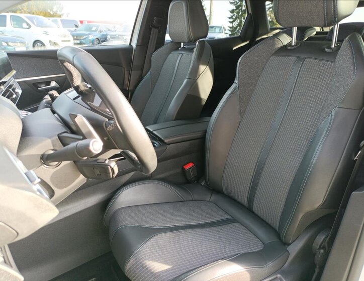 Peugeot 3008 8