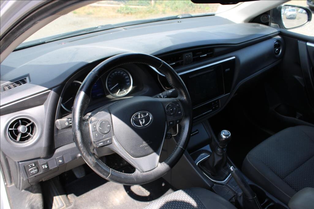 Toyota Corolla Sedan / Limuzína 1,6 l 97 kw