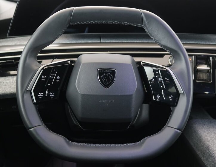 Peugeot 3008 SUV / Terénní 1,2 l 100 kw