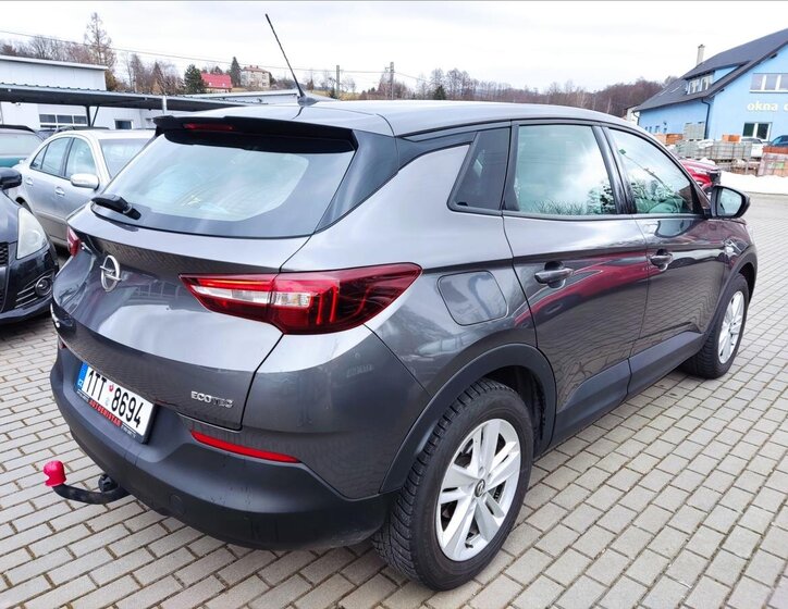 Opel Grandland X SUV / Terénní 1,2 l 96 kw