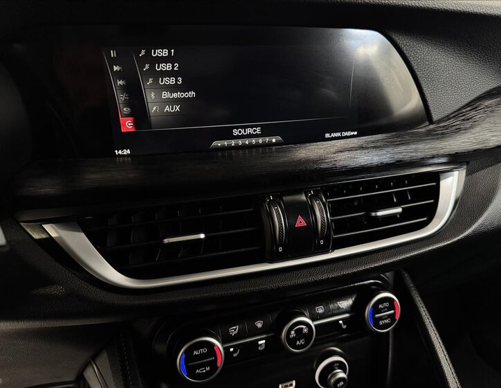 Alfa Romeo Stelvio 21