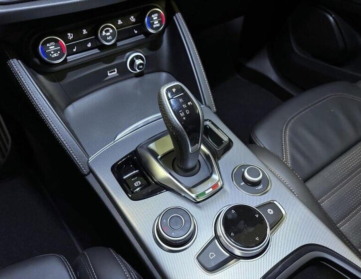 Alfa Romeo Stelvio SUV / Terénní 2,0 l 206 kw