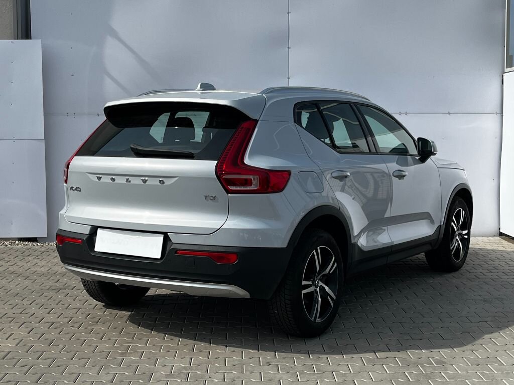 Volvo XC40 SUV / Terénní 1,5 l 120 kw
