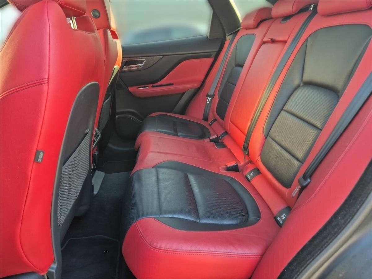 Jaguar F-Pace SUV 3,0 l 221 kw