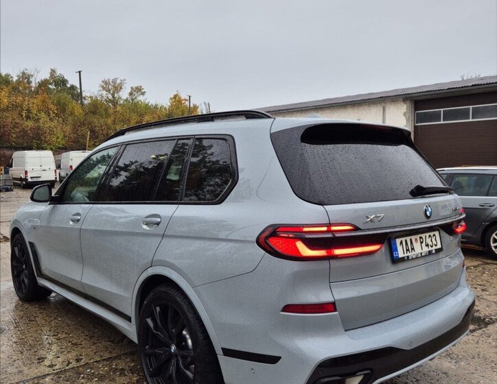 BMW X7 SUV / Terénní 3,0 l 250 kw