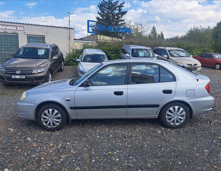 Hyundai Accent 8