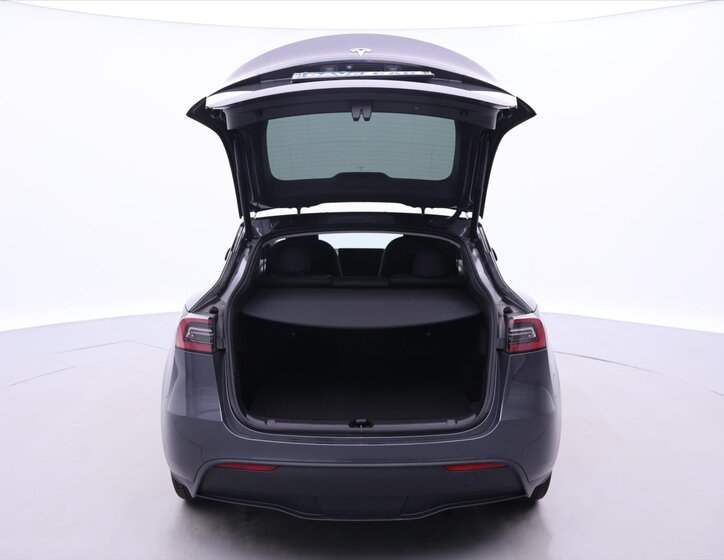 Tesla Model Y SUV / Terénní 0,0 378 kw