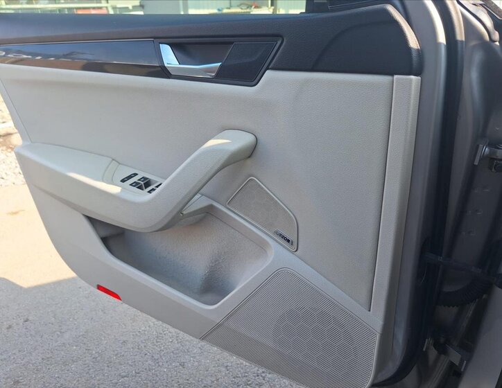 Škoda Superb Sedan / Limuzína 2,0 l 140 kw