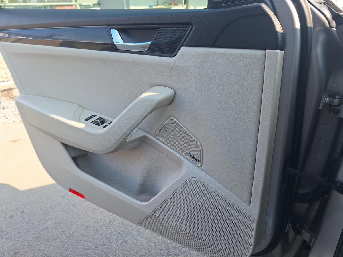 Škoda Superb Sedan / Limuzína 2,0 l 140 kw