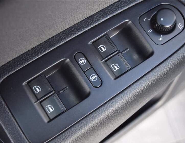 Volkswagen Sharan MPV 2,0 l 103 kw