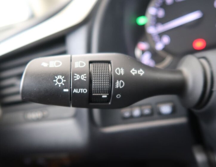 Lexus RX 300 SUV 2,0 l 175 kw