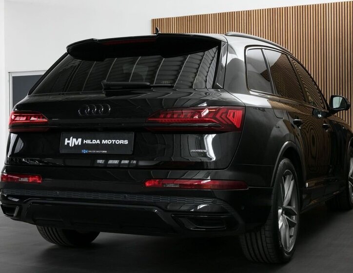 Audi Q7 4