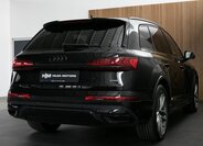 Audi Q7 4