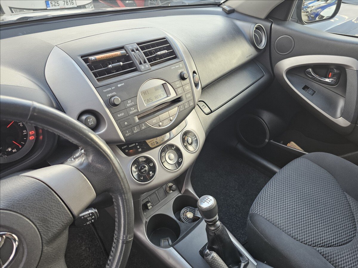 Toyota RAV4 Kombi 2,2 l 100 kw