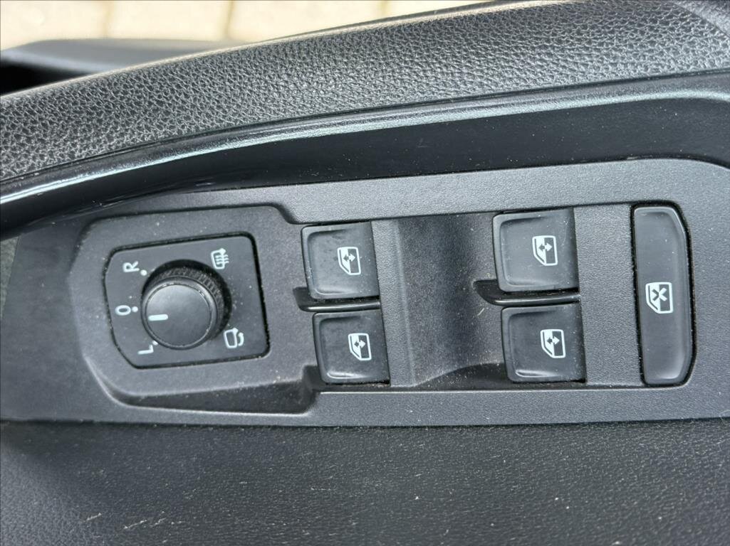 Škoda Karoq SUV / Terénní 1,6 l 85 kw