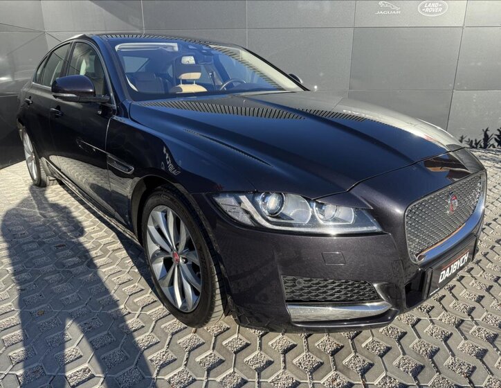 Jaguar XF 3