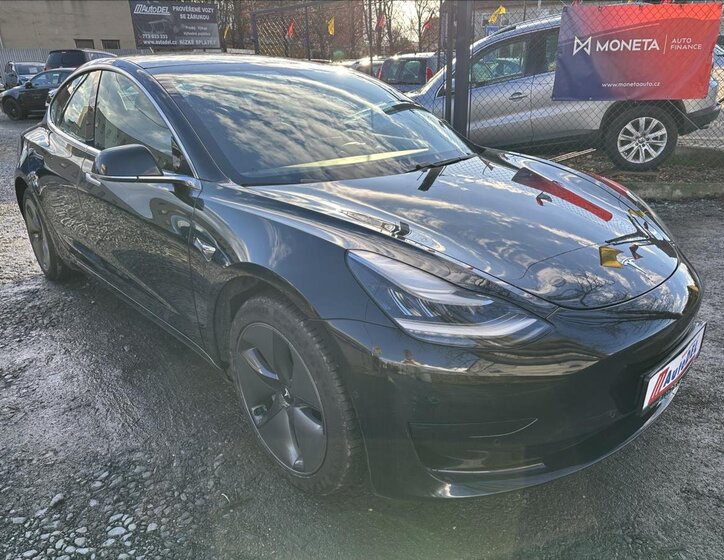 Tesla Model 3 Sedan / Limuzína 0,0 239 kw