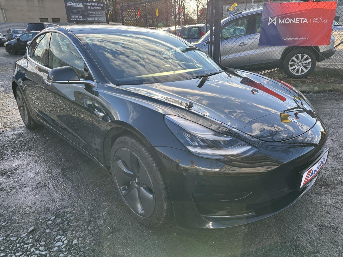 Tesla Model 3 Sedan / Limuzína 0,0 239 kw