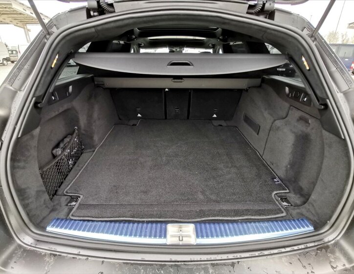 Mercedes-Benz Třídy E 33