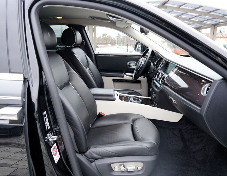 Rolls-Royce Ghost Sedan 6,6 l 420 kw
