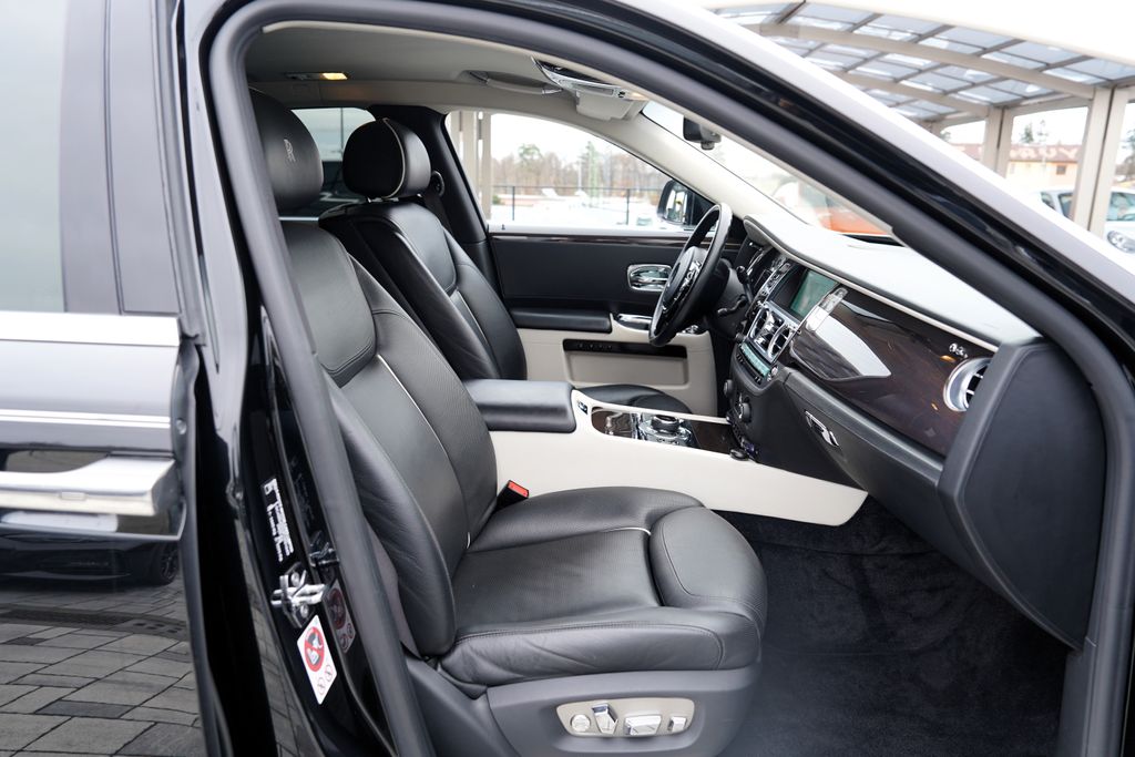 Rolls-Royce Ghost Sedan 6,6 l 420 kw