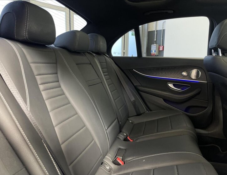 Mercedes-Benz Třídy E Sedan 3,0 l 270 kw