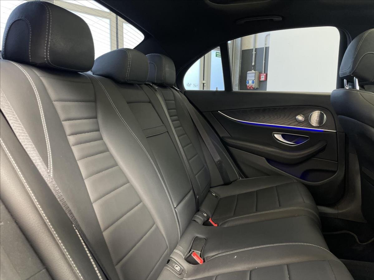 Mercedes-Benz Třídy E Sedan 3,0 l 270 kw